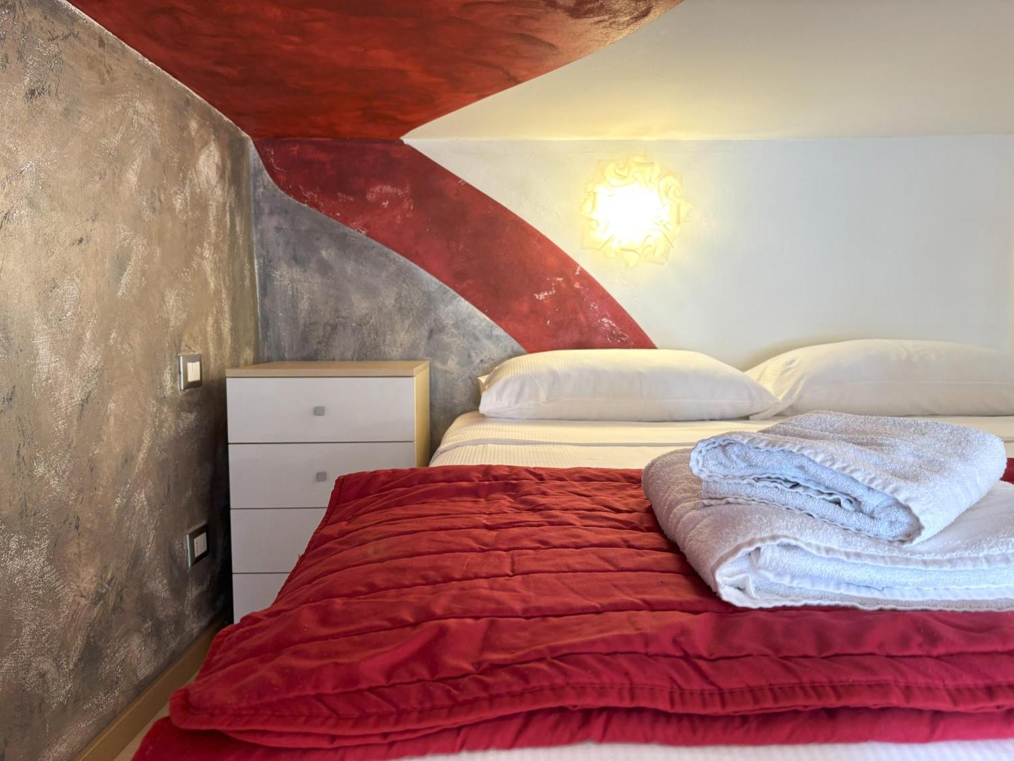 Red Velvet Lejlighed Trieste Eksteriør billede